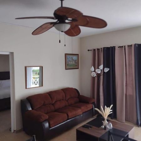 Club Caribbean Apartments Ранэвей-Бей Экстерьер фото